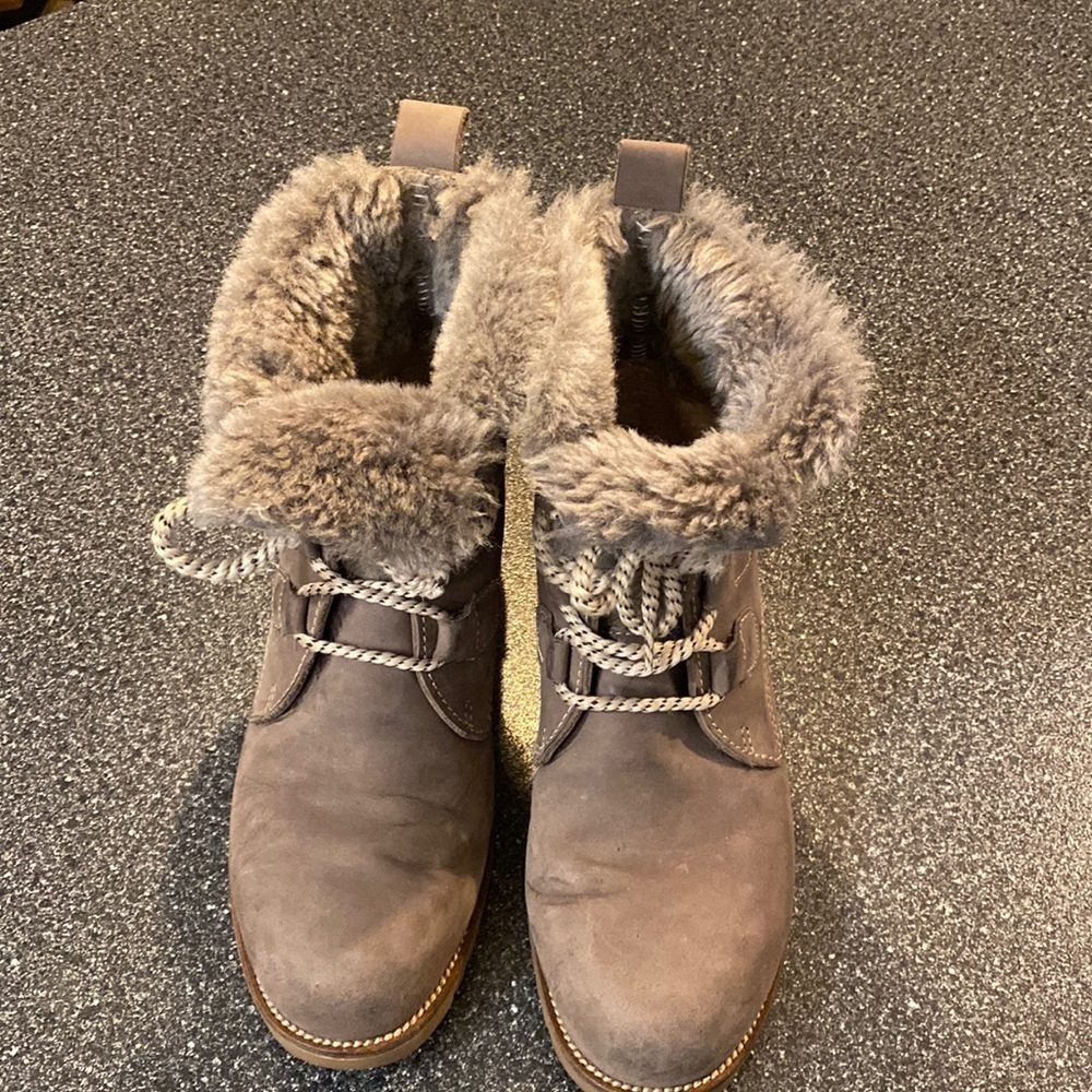 EMU women’s Preston boot in size 9